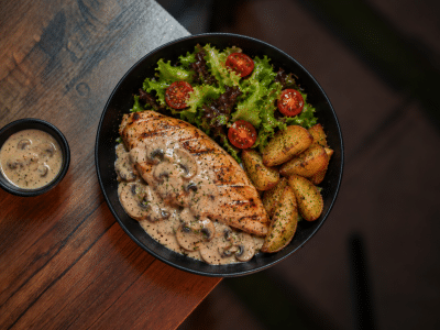 چیکن استیک با سس قارچ (Chicken Steak)